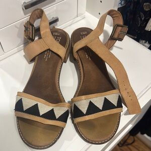 Toms Tan and Black Sandals